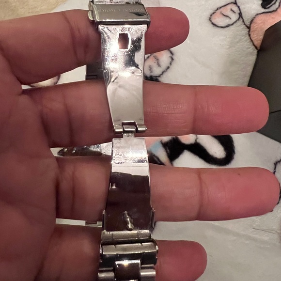 MICHAEL KORS MK5530 Women's 38 mm Layton Silver Tone Crystal Index Watch - Picture 10 of 12